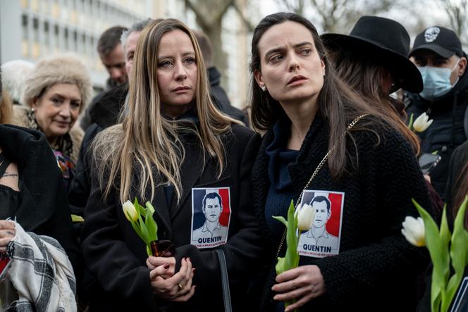 Alice Cordier (à gauche), présidente de Némésis, lors de la marche en hommage au militant d’extrême droite Quentin Deranque, à Lyon, le 21&nbsp;février&nbsp;2026. 