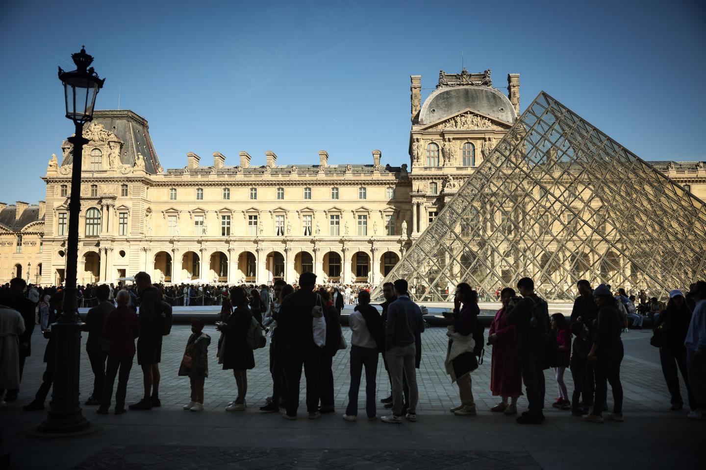 Louvre : un agent du musée présenté à un juge dans le cadre de l’enquête sur l’escroquerie à la billetterie