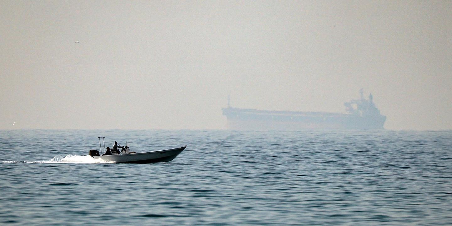 Les frappes sur l'Iran font flamber les cours du pétrole à des sommets inédits