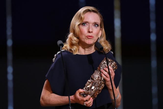 L’actrice Lea Drucker reçoit le prix de la meilleure actrice pour son rôle dans le film « Dossier 137&nbsp;» lors de la 51ᵉ cérémonie des César à Paris, le 26&nbsp;février 2026. 
