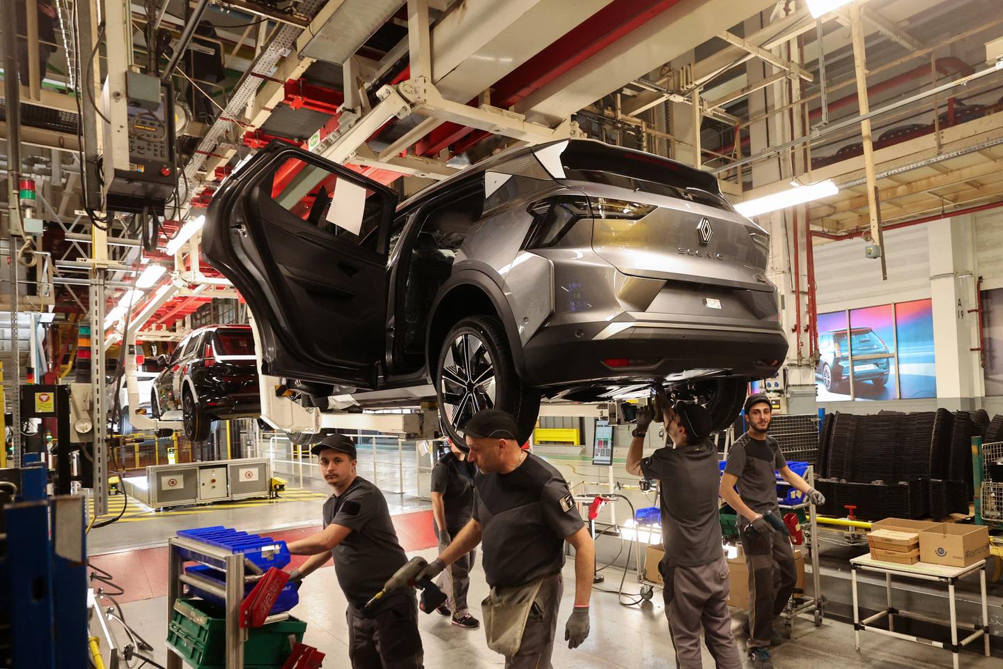 Dans l’automobile, les constructeurs français affichent des pertes financières record
