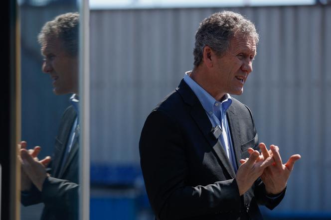 Juan Carlos Muñoz, Ministro dos Transportes e Telecomunicações do Chile, durante visita ao porto de San Antonio, na região de Valparaíso (Chile), 24 de setembro de 2025.