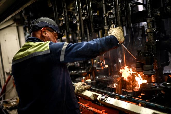 Dans l’usine Verallia de Châteaubernard (Charente), le 10&nbsp;septembre&nbsp;2024.