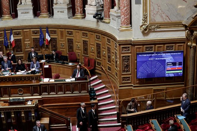 A l’issue d’un examen et d’un vote solennels sur le projet de loi de finances extraordinaire présenté par le gouvernement, au Sénat, le 23&nbsp;décembre 2025.