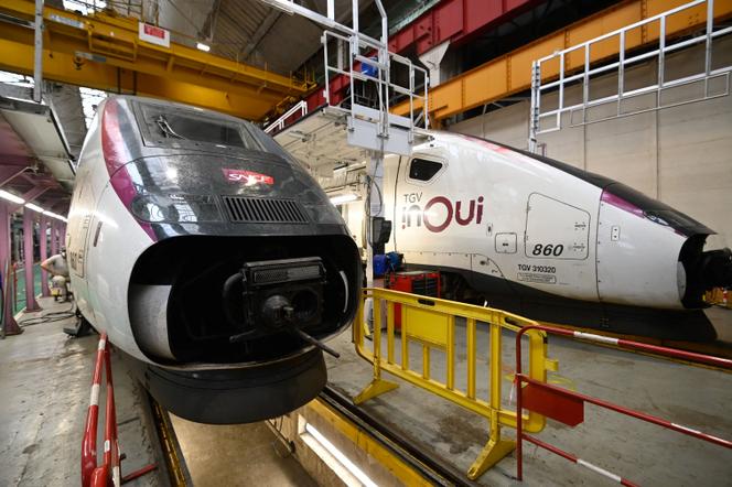 Des TGV Inoui en maintenance dans l’usine Alstom de Belfort, le 26&nbsp;mai 2021.