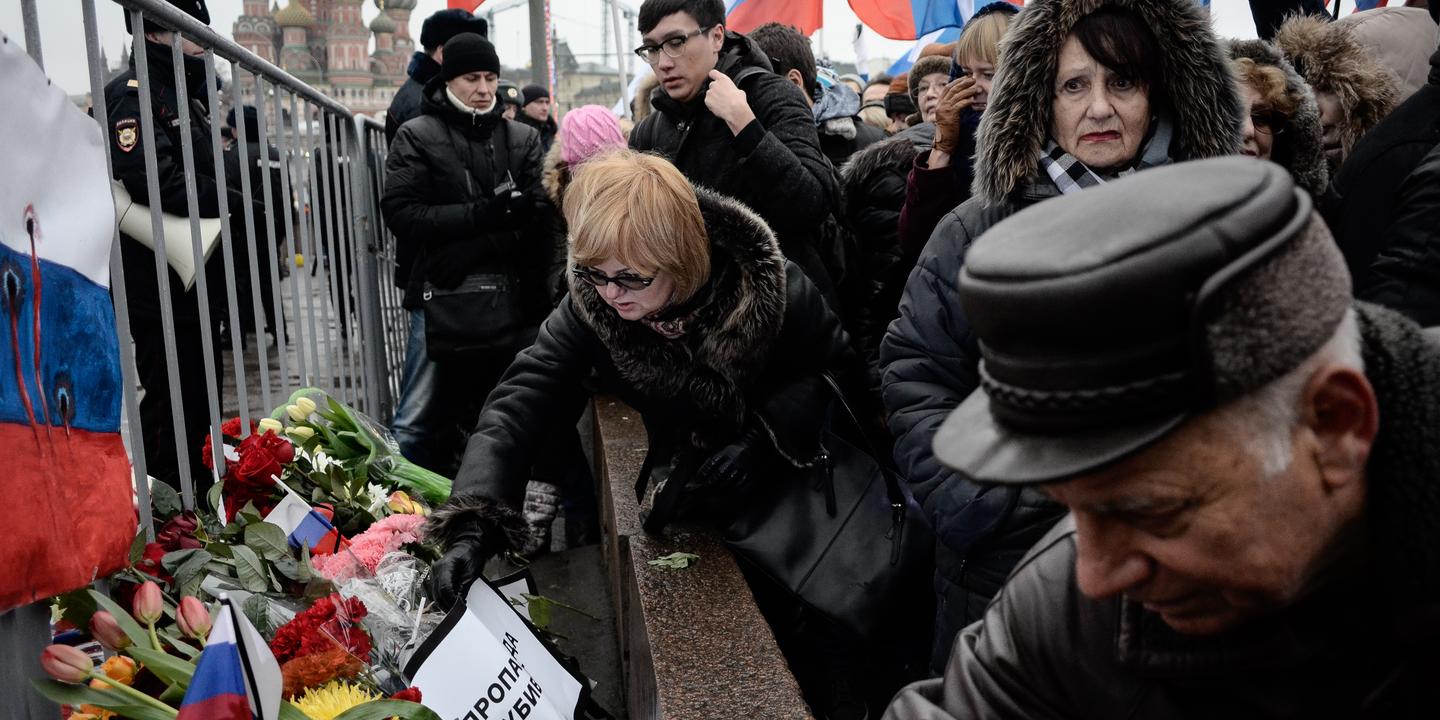 Moscou : onze ans après l'assassinat de Nemtsov, un mémorial persiste sur le pont
