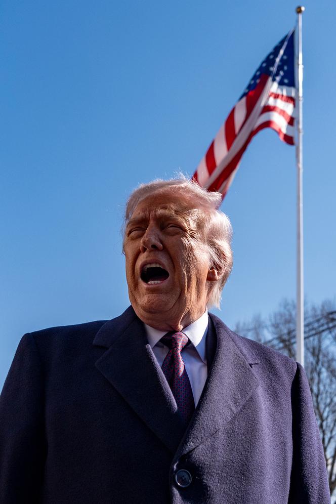 Le président américain, Donald Trump, sur la pelouse de la Maison Blanche, à Washington, le 27 février 2026.