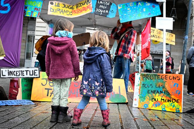 Mobilisation contre les violences faites aux enfants, à Rennes, le 15&nbsp;novembre&nbsp;2025.
