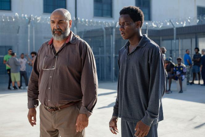 Moussa Maaskri (Rony Lahoud) et Mamadou Sidibé (Malik El Djebena) dans « Un prophète », série créée par Abdel Raouf Dafri et Nicolas Peufaillit.