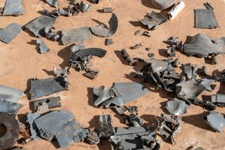 Fragments d'un missile ramassé sur le lieu d'une attaque marocaine de drone et exposé dans le local du Bureau de coordination de l’action antimines sahraoui, dans le camp de réfugiés sahraouis de Rabouni, en Algérie, le 10 février 2026.
