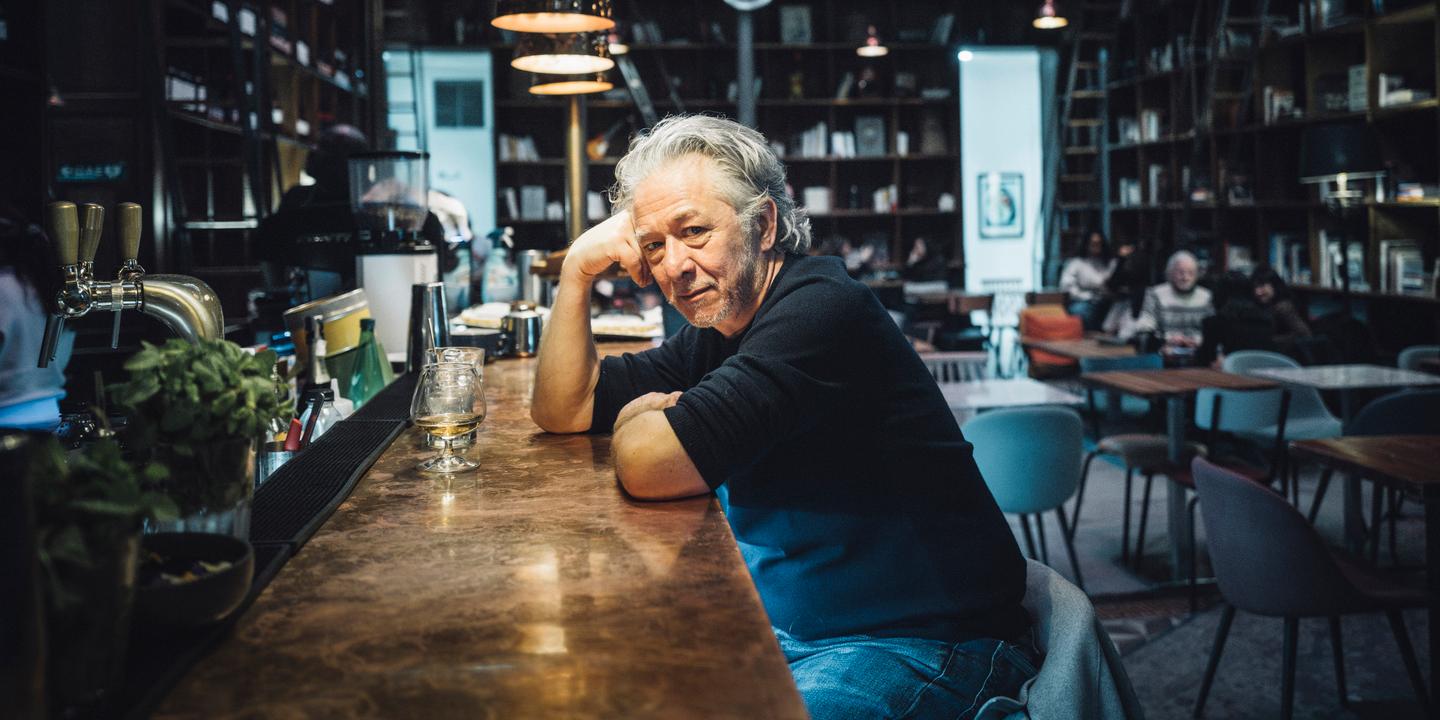 Nicolas Briançon enchaîne deux spectacles par soirée à Paris, une performance théâtrale