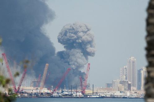 De la fumée s’élève dans le ciel après que des explosions ont été entendues à Manama, à Bahreïn, le 28 février 2026.