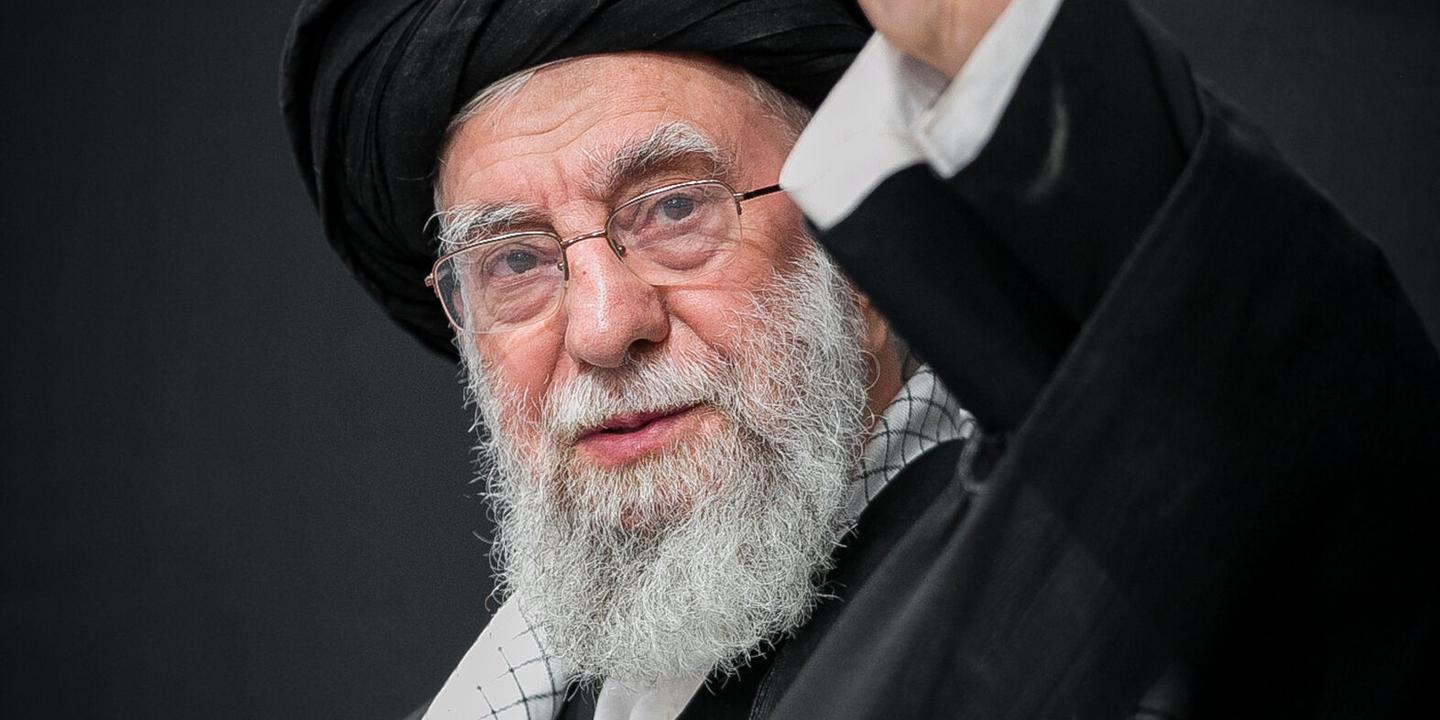 Ali Khamenei, Guide suprême iranien et symbole du durcissement du pouvoir, est mort