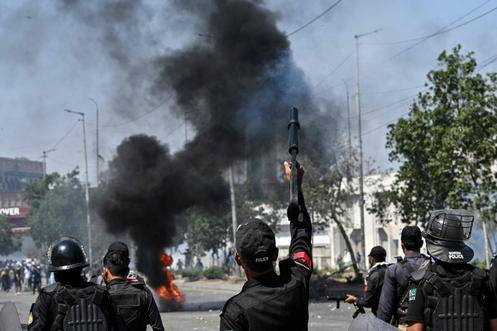Manifestation chiite devant le consulat américain à Karachi (Pakistan), le 1ᵉʳ mars 2026.