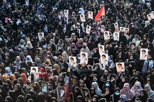 Manifestation chiite devant le consulat américain à Lahore (Pakistan), le 1ᵉʳ mars 2026.