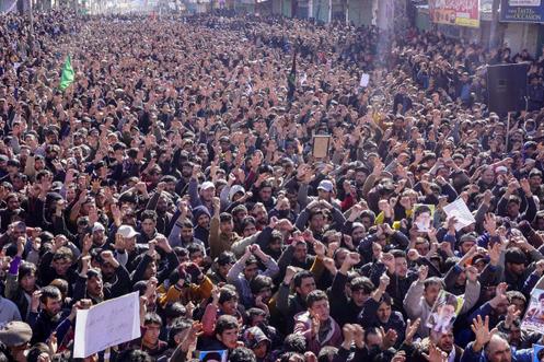 Rassemblement de musulmans chiites à l’occasion d’une manifestation anti-américaine et anti-israélienne à Skardu, dans la région pakistanaise de Gilgit-Baltistan, le 1ᵉʳ mars 2026.