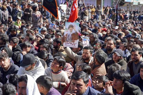 Rassemblement de musulmans chiites à l’occasion d’une manifestation anti-américaine et anti-israélienne à Skardu, dans la région pakistanaise de Gilgit-Baltistan, le 1ᵉʳ mars 2026.