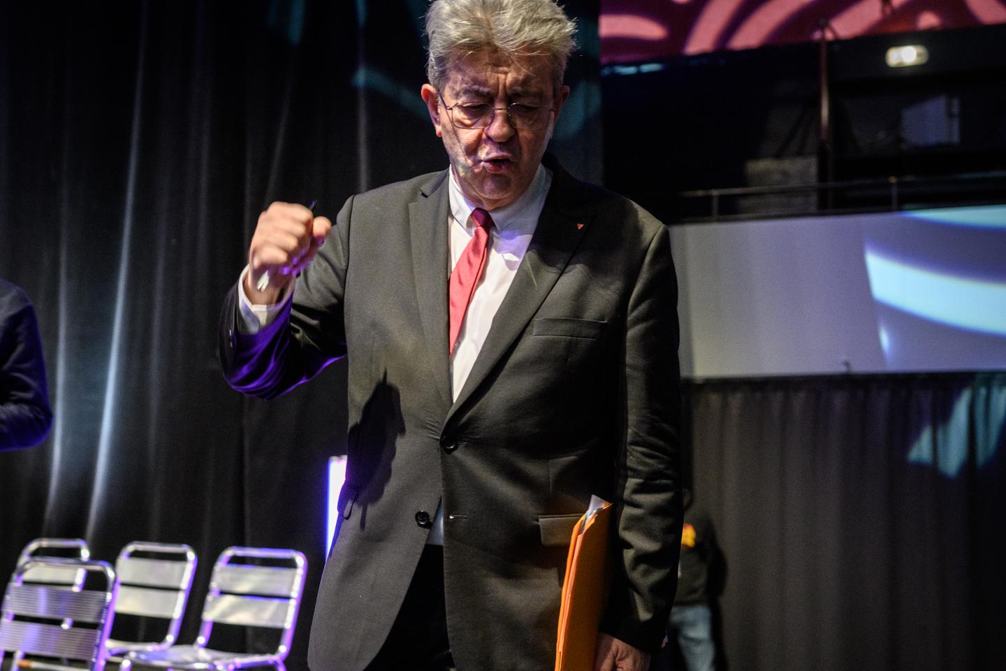 Sous la pression et le feu des critiques, Jean-Luc Mélenchon fait son mea culpa