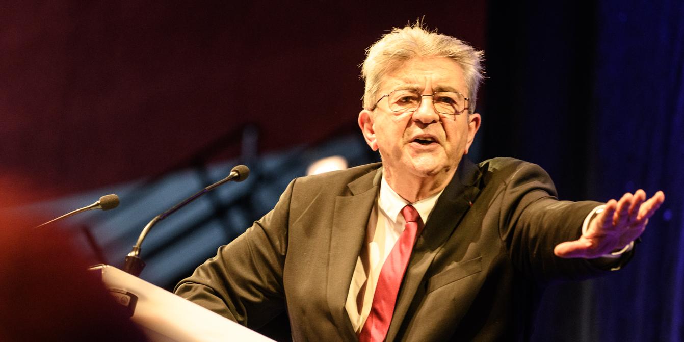 Jean-Luc Mélenchon plaisante sur la prononciation du nom de Raphaël Glucksmann, qui le compare à Jean-Marie Le Pen Kép