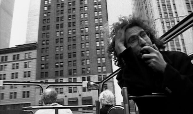 Timothy « Speed » Levitch dans le bus à impériale où il officie, dans le documentaire « The Cruise », de Bennett Miller.