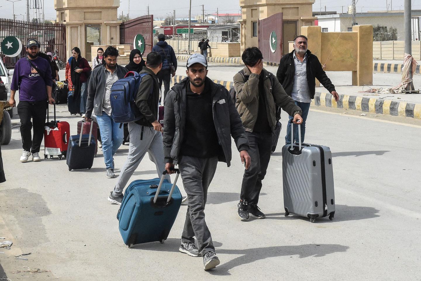 Pakistán obligado a un juego de equilibrista, entre el conflicto en Irán y los enfrentamientos con Afganistán