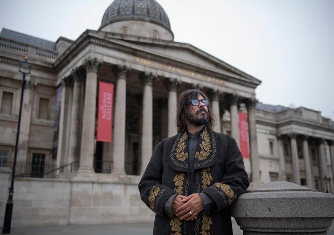 L’artiste Firouz Farman Farmaian, à Trafalgar Square, à Londres, le 4 mars 2022.