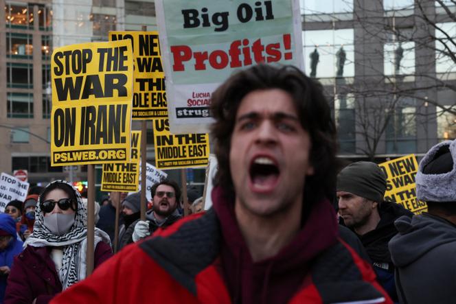 Des manifestants opposés à la guerre en Iran, à New York, le 2 mars 2026. 