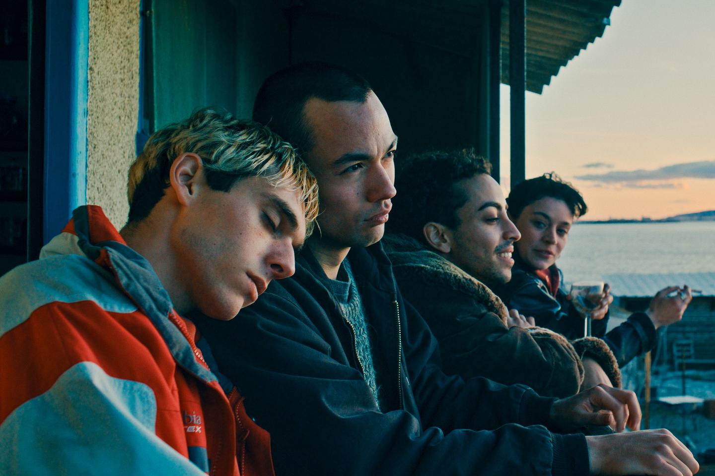 Avec « Nino dans la nuit », le cinéaste Laurent Micheli dresse le portrait d’une jeunesse en rade, noyant ses galères dans la drogue et les fêtes Avec « Nino dans la nuit », le cinéaste Laurent Micheli dresse le portrait d’une jeunesse en rade, noyant ses galères dans la drogue et les fêtes