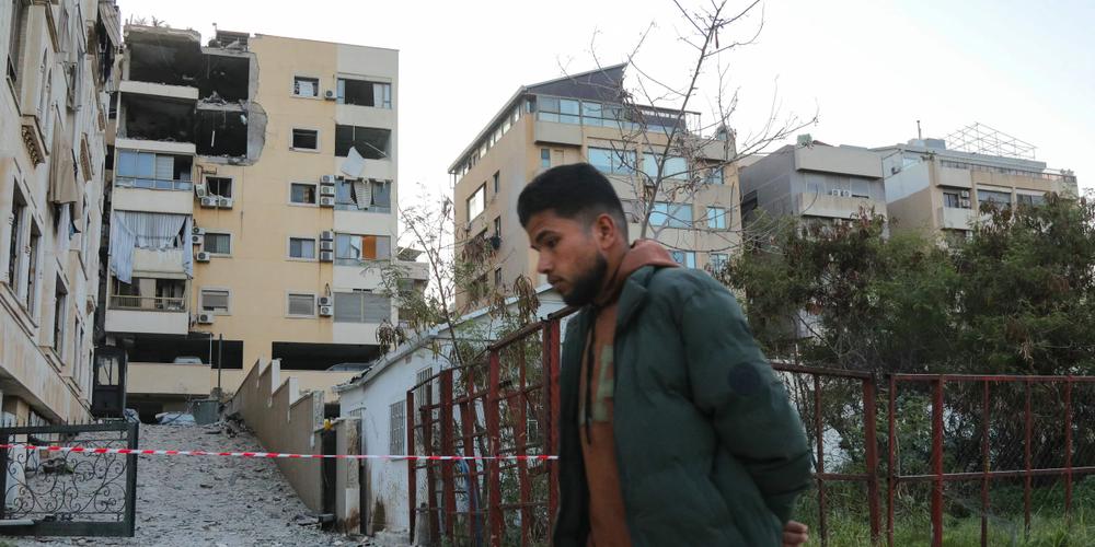 Un immeuble touché lors d’un raid aérien israélien, dans la banlieue sud de Beyrouth, le 2 mars 2026. - IBRAHIM AMRO/AFP