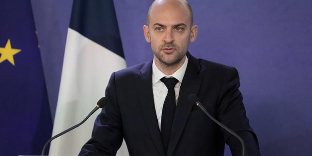 French foreign minister urges de-escalation in call with Iranian counterpart