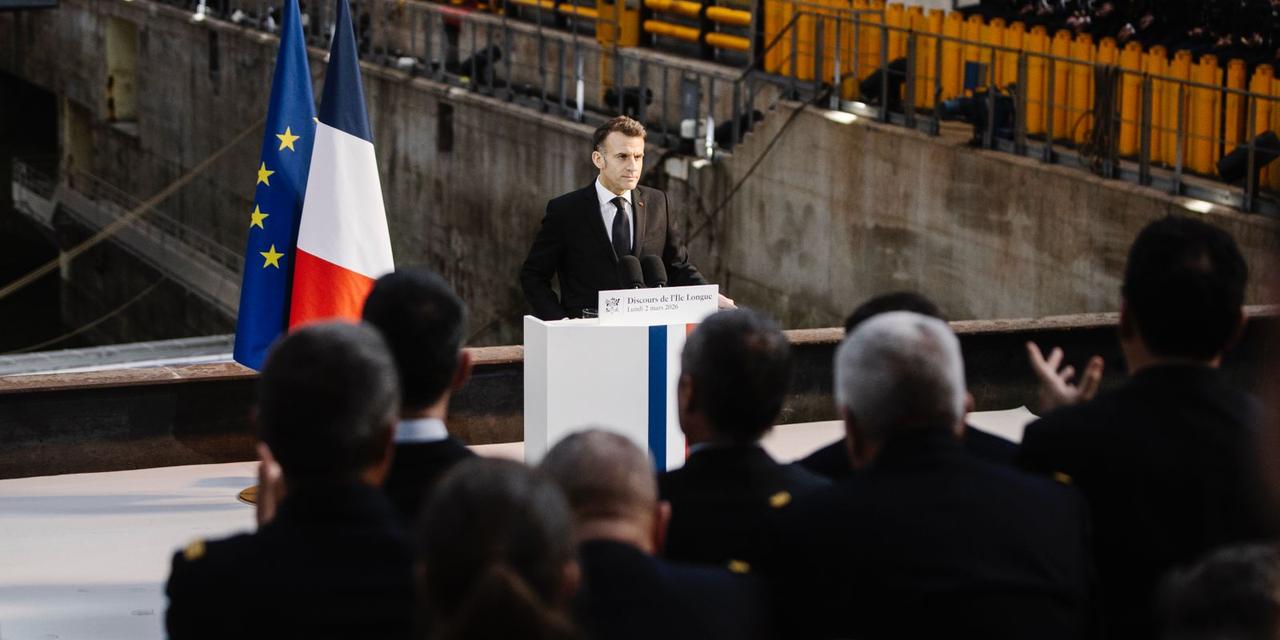 Emmanuel Macron, à la base navale de sous-marins nucléaires de l’île Longue, dans la presqu’île de Crozon, le 2 mars 2026.