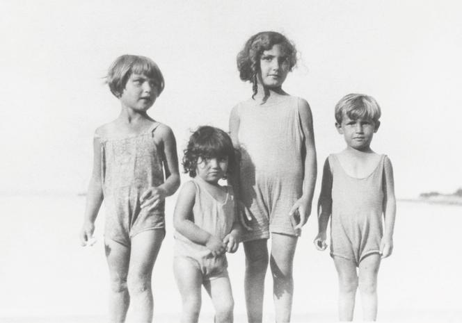 Os irmãos Jacob: Denise, Simone, Madeleine e Jean, por volta de 1930.