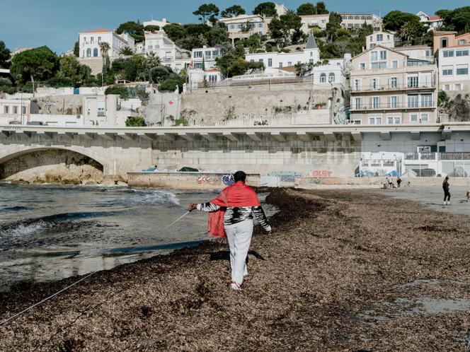 Johane, participante au projet de l’association Le Naturoscope. Sur la plage du Prophète, à Marseille. Toutes les photos ont été prises le 18&nbsp;février. 