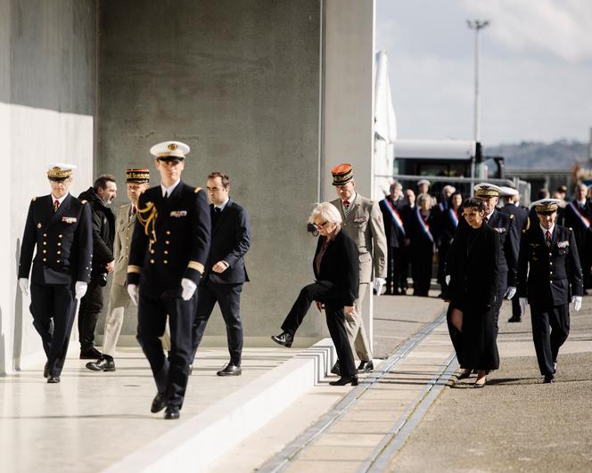 Le premier ministre, Sébastien Lecornu, et la ministre des armées, Catherine Vautrin, sur la base opérationnelle de l’île Longue (Finistère), le 2 mars 2026.