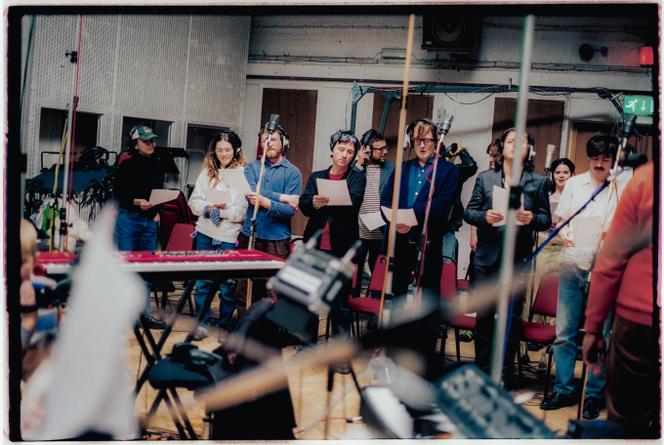 Lors de l’enregistrement de l’album collectif « Help (2) », dans les studios Abbey Road, à Londres, en novembre 2025.