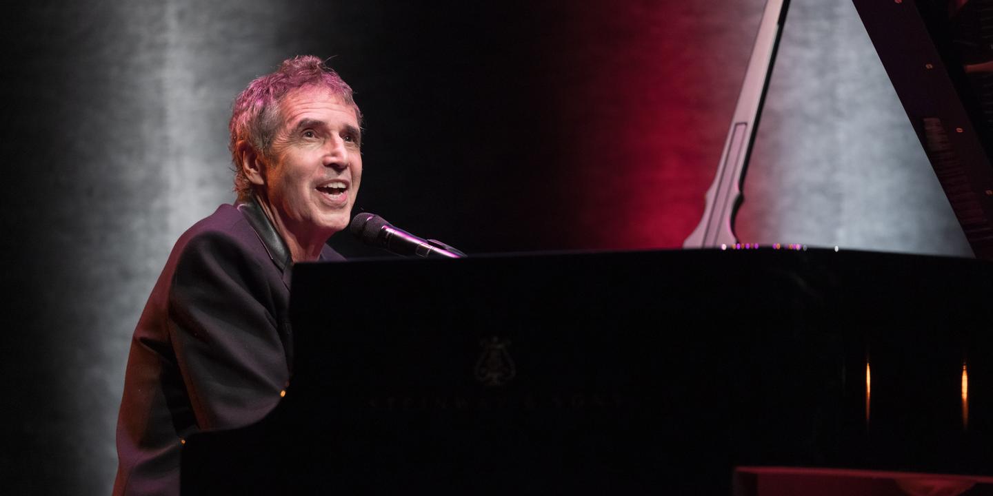 Julien Clerc à Lyon : Retour sur l'année charnière 1976 et les titres incontournables