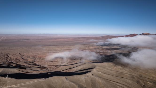 La « camanchaca » du désert d’Atacama, au Chili. Image extraite de la série documentaire « Extraordinaires nuages », de Lucas Allain et Alexis de Favitski.
