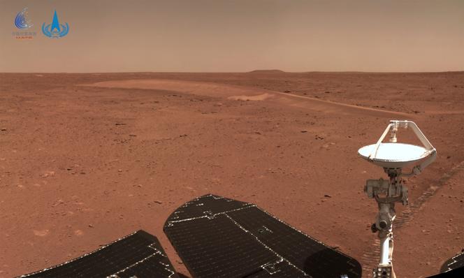 La surface de Mars vue depuis le robot Zhurong. Photographie fournie par l’Administration spatiale nationale chinoise, le 4 juillet 2021, et diffusée le 9 juillet 2021.