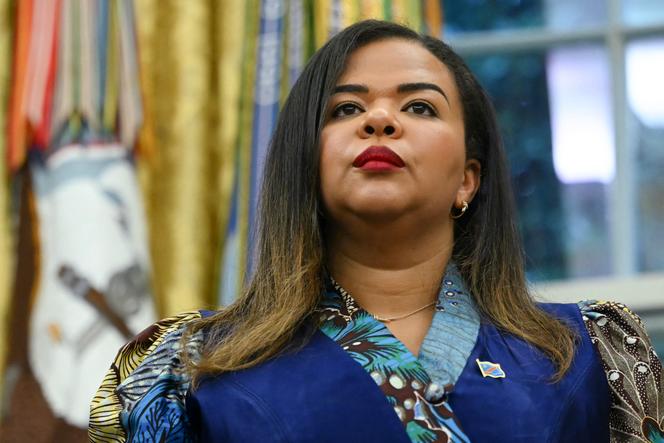 La ministre des affaires étrangères de la République démocratique du Congo, Thérèse Kayikwamba Wagner, lors d’une rencontre avec son homologue rwandais, Olivier Nduhungirehe, et le président américain, Donald Trump, à la Maison Blanche, à Washington, le 27&nbsp;juin 2025.