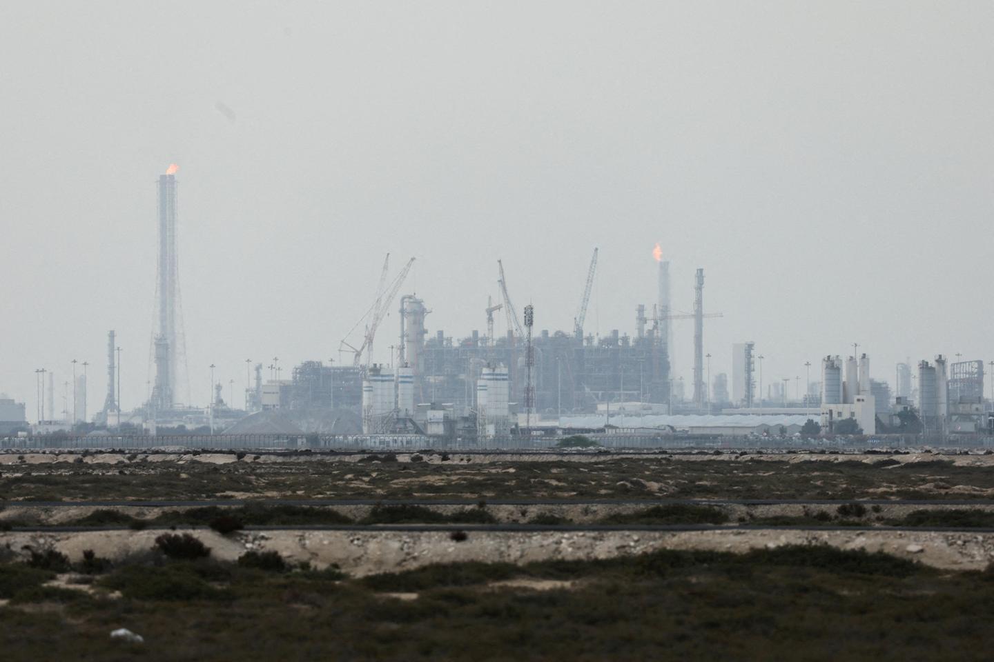 Iran targets Gulf energy sites after gas field strike