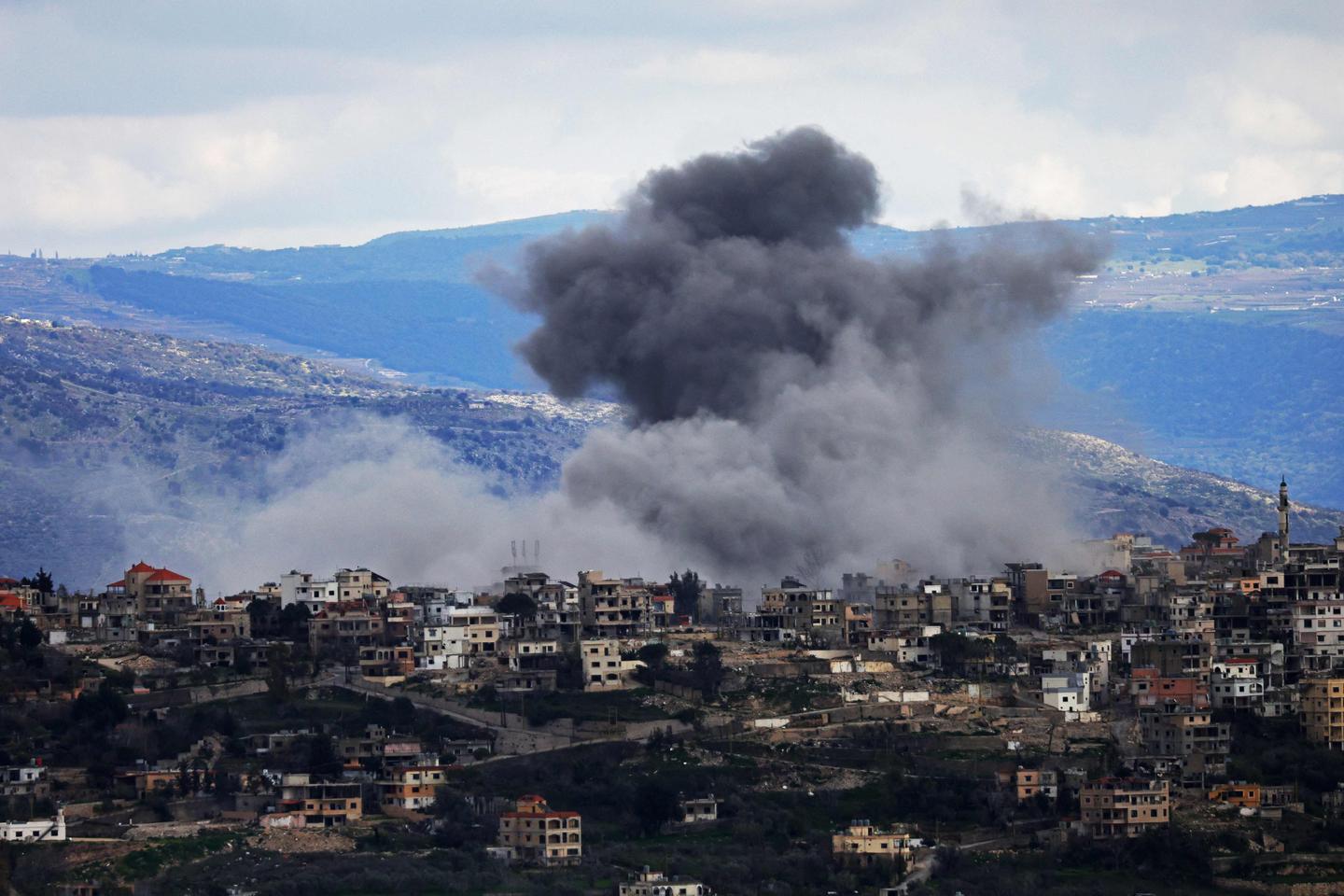 L’armée israélienne lance une offensive terrestre dans le sud du Liban