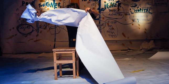 Dans « Pro bono publico », du Blick Théâtre, une frise historique de la psychiatrie en France devient performance artistique