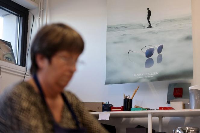 Dans les bureaux du lunetier français Henry Jullien, à Lons-le-Saunier, le 29&nbsp;janvier.