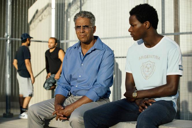 Sami Bouajila (Massoud Djebbari) et Mamadou Sidibé (Malik El Djebena) dans la série « Un prophète », créée par Abdel Raouf Dafri et Nicolas Peufaillit.