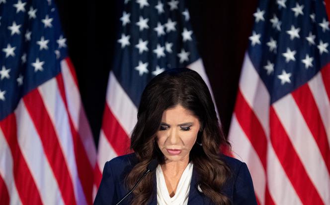 Pouco depois de o presidente dos EUA, Donald Trump, anunciar sua substituição como secretário de Segurança Interna, Kristi Noem fala em Nashville, Tennessee, em 5 de março de 2026.