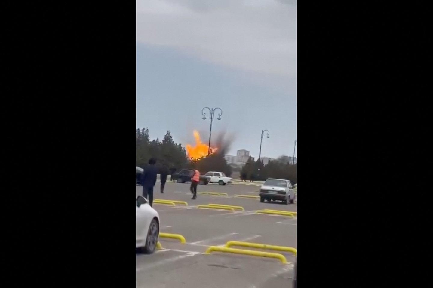Guerre en Iran : les images d’une frappe de drone iranien sur un aéroport en Azerbaïdjan