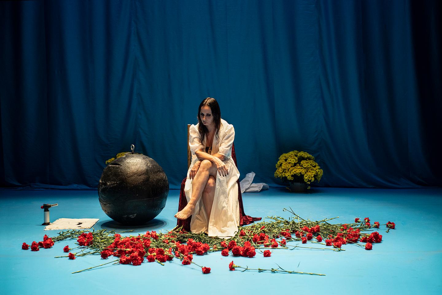 Angelica Liddell, en solo à à l’Odéon-Théâtre de l’Europe : « Je crois à la violence sur scène »