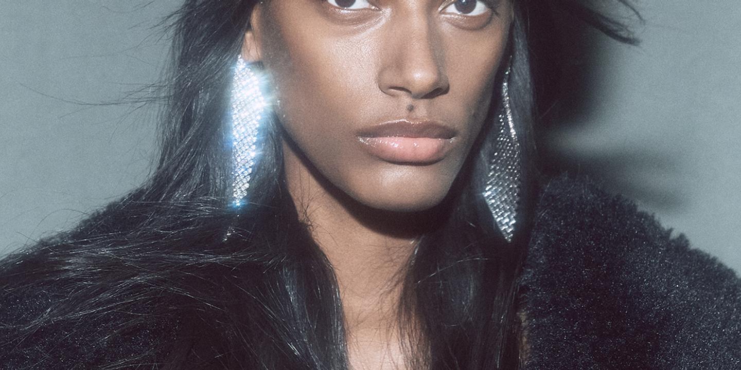 Le chapeau pillbox, un accessoire vintage qui fait son grand retour cette saison