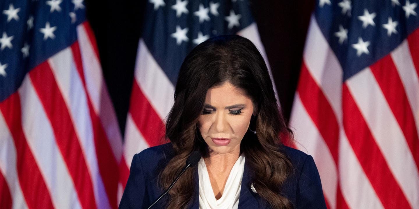 Kristi Noem limogée par Trump, elle s'exprime comme si de rien n'était à Nashville