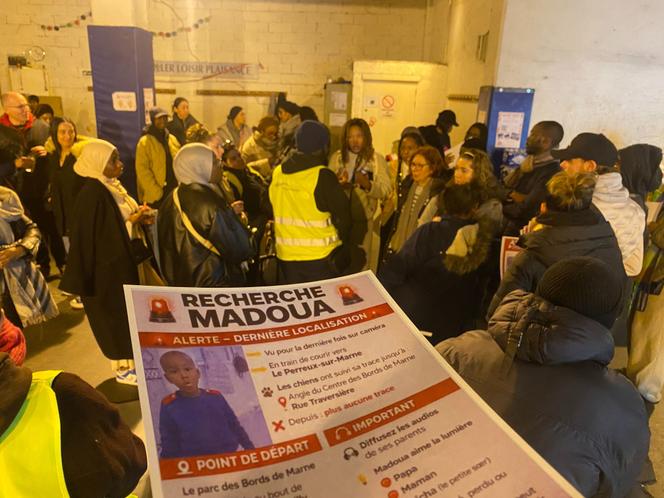 Un rassemblement en soutien à Madoua, disparu le 25 février, organisé par des proches de la famille, à Neuilly-Plaisance (Seine-Saint-Denis), le 1ᵉʳ mars 2026. 